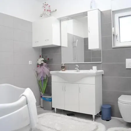 Olea Vila Kastel Novi